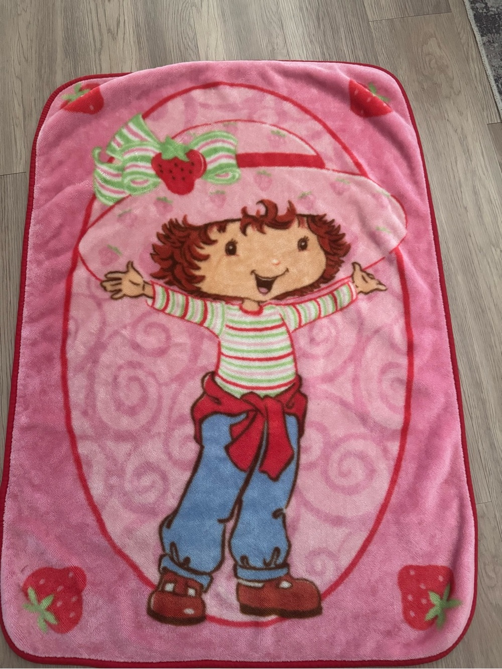Vintage strawberry shortcake Pink Kids Plush Blanket
